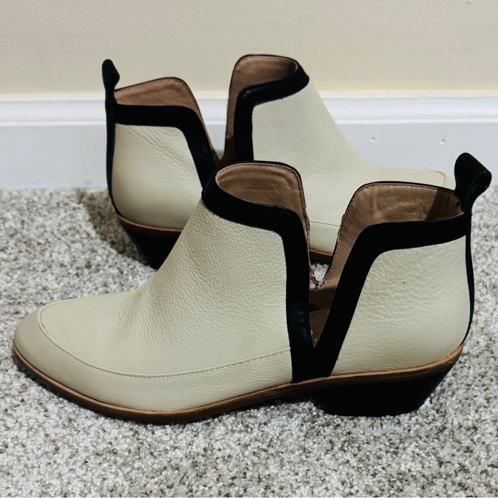 LulaRoe Laura Cream Black Ankle Boots Booties Pebbled Leather‎ Size 7.5